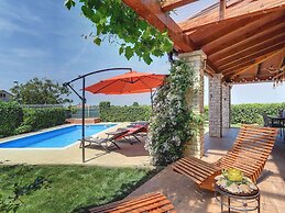 Villa in Novigrad With Pool Near Beach
