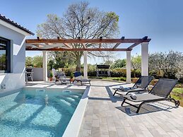 Holiday Home in Galizana With Pool & Beach