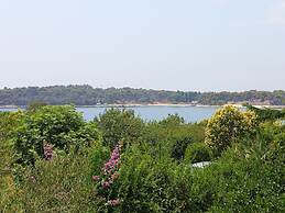 Apartment in Pula With Garden