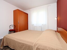Apartment in Pula With Garden