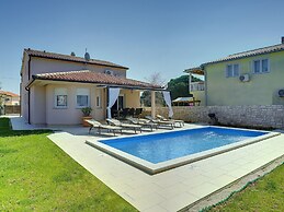 Modern Villa With Private Pool Near Beach