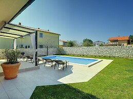 Modern Villa With Private Pool Near Beach