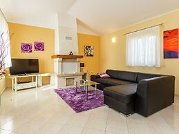 Villa in Kma?i?i With Private Pool