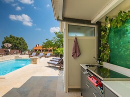 Holiday Home in Rovinjsko With Pool