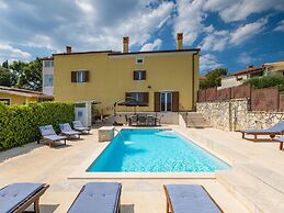 Holiday Home in Rovinjsko With Pool