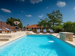Holiday Home in Rovinjsko With Pool