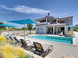 Villa With Pool in Premantura