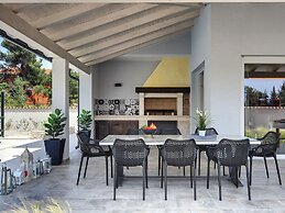 Villa With Pool in Premantura