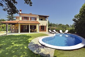 Holiday Home in Medulin With Pool