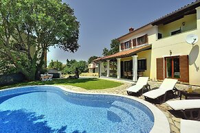 Holiday Home in Medulin With Pool
