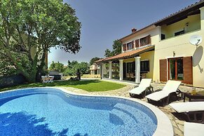 Holiday Home in Medulin With Pool
