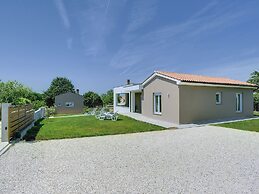 Modern Villa in Pula With Garden