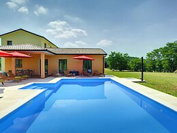 Villa in Pazin With Private Pool
