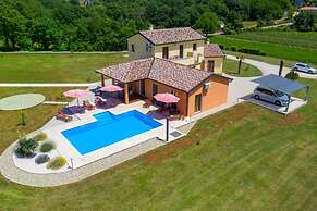 Villa in Pazin With Private Pool