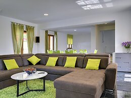 Villa in Pazin With Private Pool