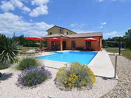 Villa in Pazin With Private Pool