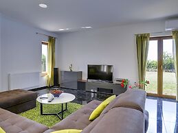 Villa in Pazin With Private Pool