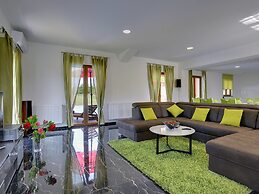 Villa in Pazin With Private Pool