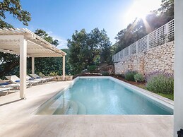 Modern Villa in Vasiliki with Swimming Pool & Hot Tub