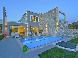 Villa in Plakias Near Beach & Pool