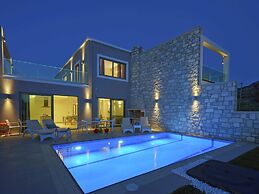 Villa in Plakias Near Beach & Pool