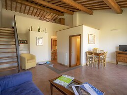 Cozy Apartment With Terrace in Tuscany