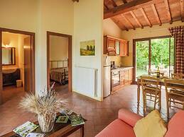 Cozy Apartment With Terrace in Tuscany