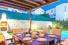 Superb Villa With Private Pool and Garden