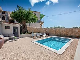 Luxurious Holiday Home in Porec