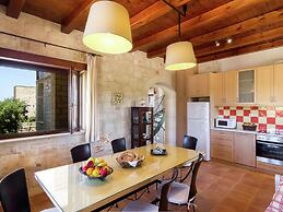 Villa in Kamisiana With Private Pool & Beach