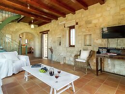 Villa in Kamisiana With Private Pool & Beach