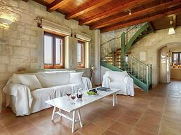 Villa in Kamisiana With Private Pool & Beach