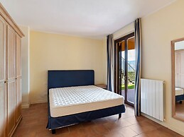 Spacious Apartment in Rancone With Lake View