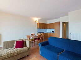 Spacious Apartment in Rancone With Lake View
