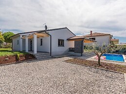 Villa in Novigrad With Private Pool and Beach