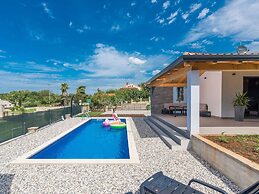 Villa in Novigrad With Private Pool and Beach