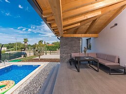 Villa in Novigrad With Private Pool and Beach