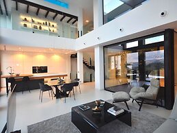 Villa in Buger With Rooftop Pool & Scenic Views