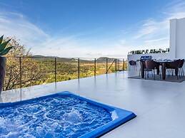 Villa in Buger With Rooftop Pool & Scenic Views
