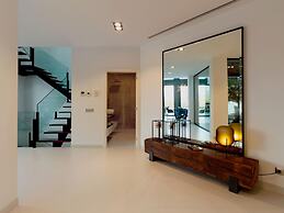 Villa in Buger With Rooftop Pool & Scenic Views
