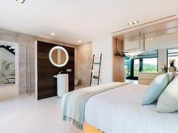 Villa in Buger With Rooftop Pool & Scenic Views