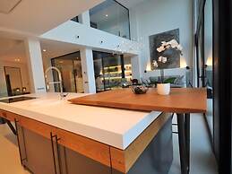 Villa in Buger With Rooftop Pool & Scenic Views