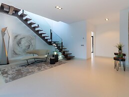 Villa in Buger With Rooftop Pool & Scenic Views
