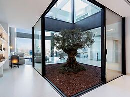 Villa in Buger With Rooftop Pool & Scenic Views