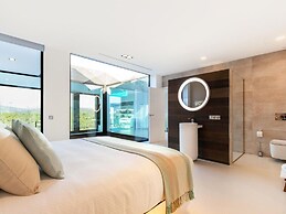 Villa in Buger With Rooftop Pool & Scenic Views