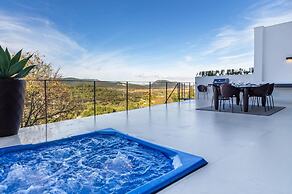 Villa in Buger With Rooftop Pool & Scenic Views