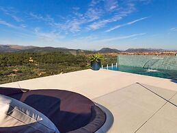 Villa in Buger With Rooftop Pool & Scenic Views