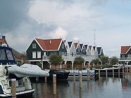 Spacious Holiday Home on Markermeer near Amsterdam