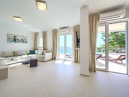 Villa in Cres With Sea Views & Pool