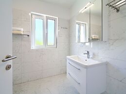 Villa in Cres With Sea Views & Pool